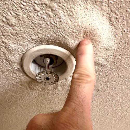 Tache d'humidité plafond comment savoir si on a une fuite d'eau